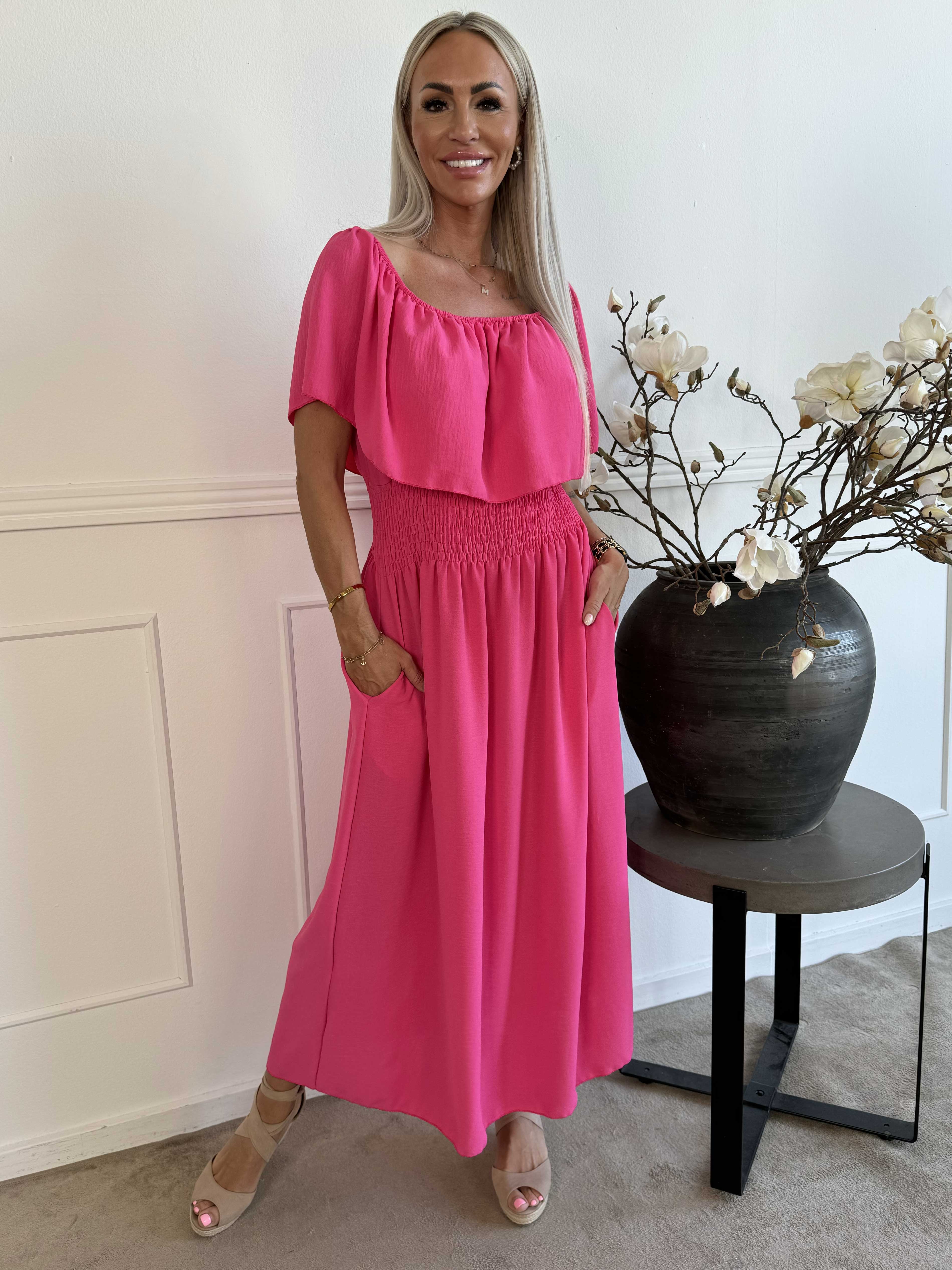 Rachel - Lång klänning med fickor och volang i nederkanten